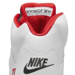 Air Jordan 5 Retro 'Glow in the Dark' - Détails Fluorescents Nocturnes